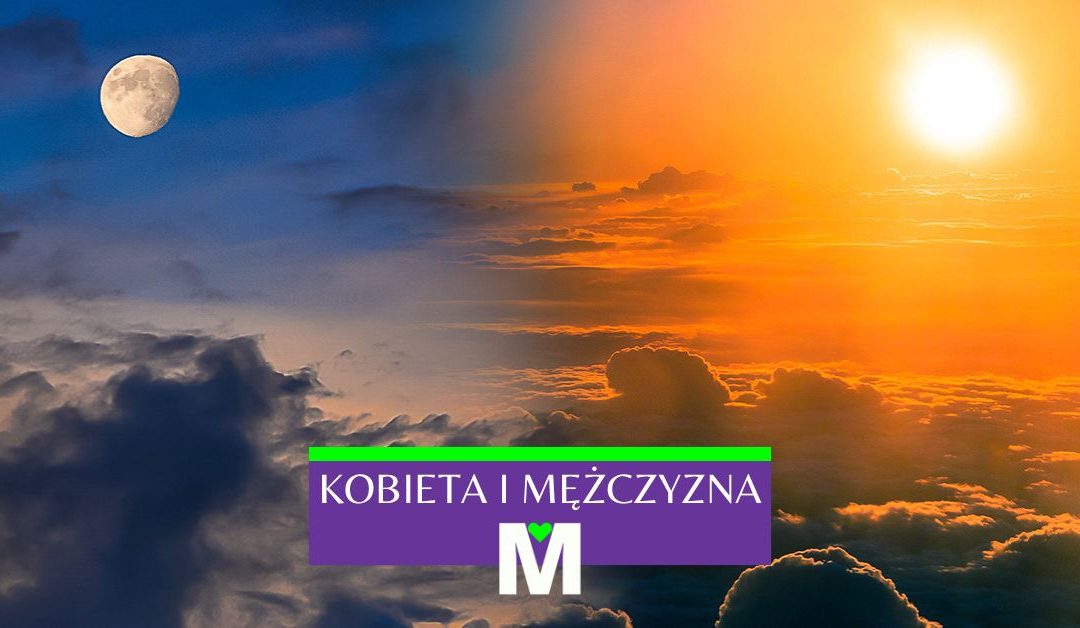 Symboliczna grafika przedstawia dualizm kobiecości i męskości. Po lewej stronie obraz dominuje nocne niebo z księżycem w pełni i ciemnymi chmurami, symbolizujące kobiecą charakterystykę, intuicję i głębię emocjonalną. Po prawej stronie widnieje złocisty wschód słońca nad chmurami, symbolizujący męskie światło, siłę i działanie. Te dwie pozorne przeciwieństwa wyrażają się w harmonii. Tytuł lipcowego warsztatu ustawień systemowych to „KOBIETA I MĘŻCZYZNA”, a pod nim logo MADARY AM – litera „M” z zielonym sercem.