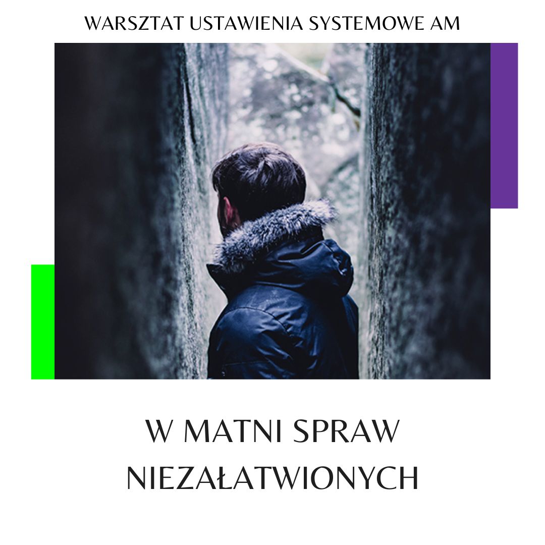 mężczyzna stoi w szczelinie między skałami jako symbol w matni spraw niezałątwionych
